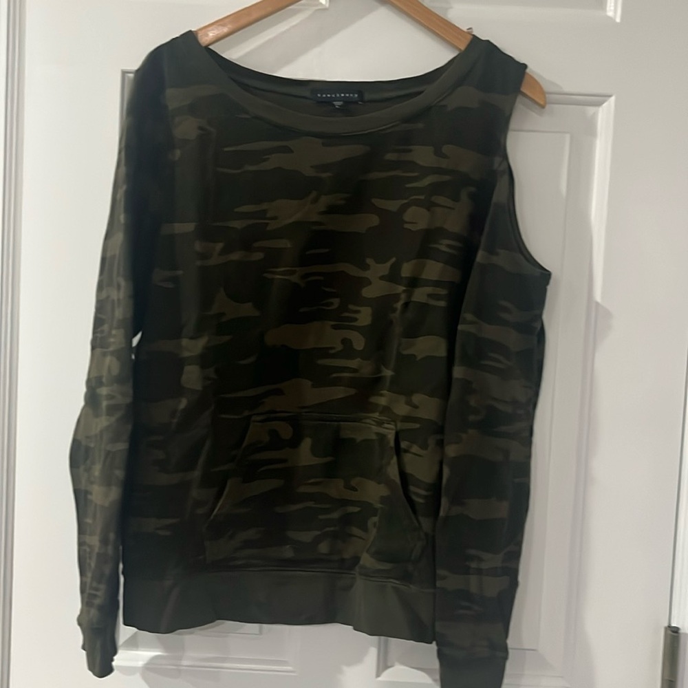 Sanctuary Camo Crewneck Cold Shoulder Long Sleeve Top Size L - Picture 1 of 5